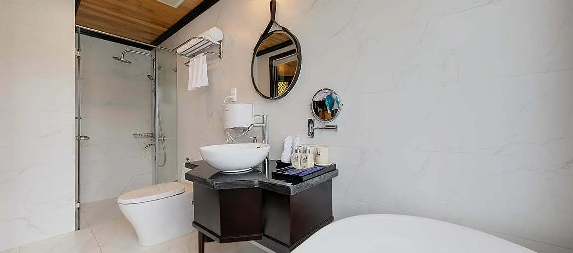 Halong-Serenity-Cruises-Bathroom