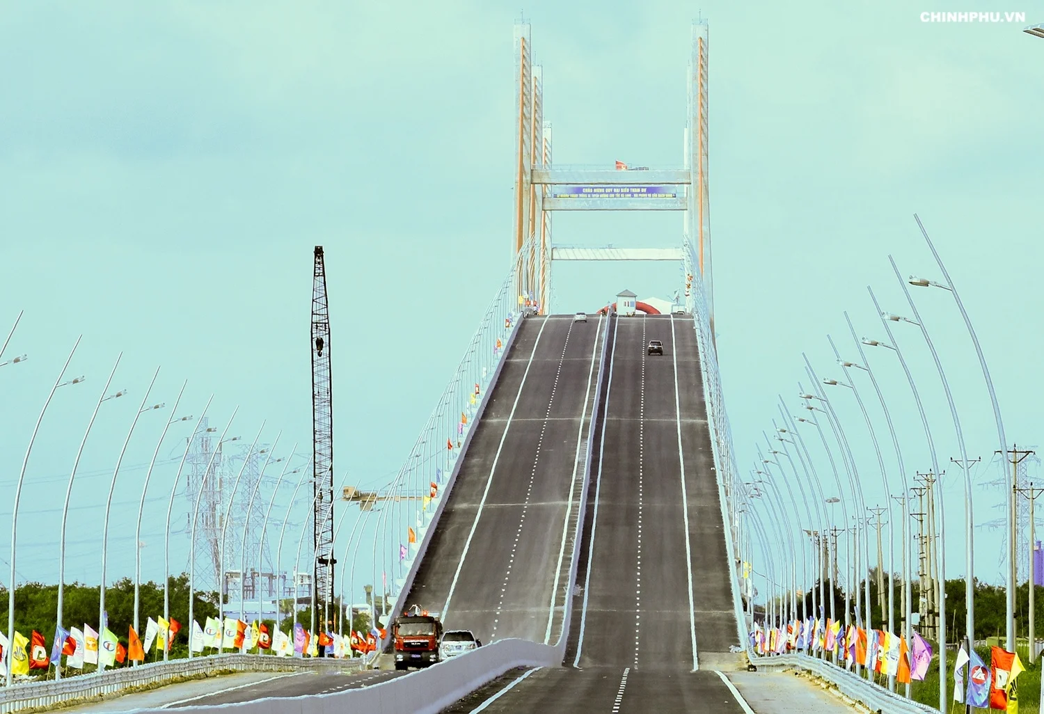 Bach Dang bridge