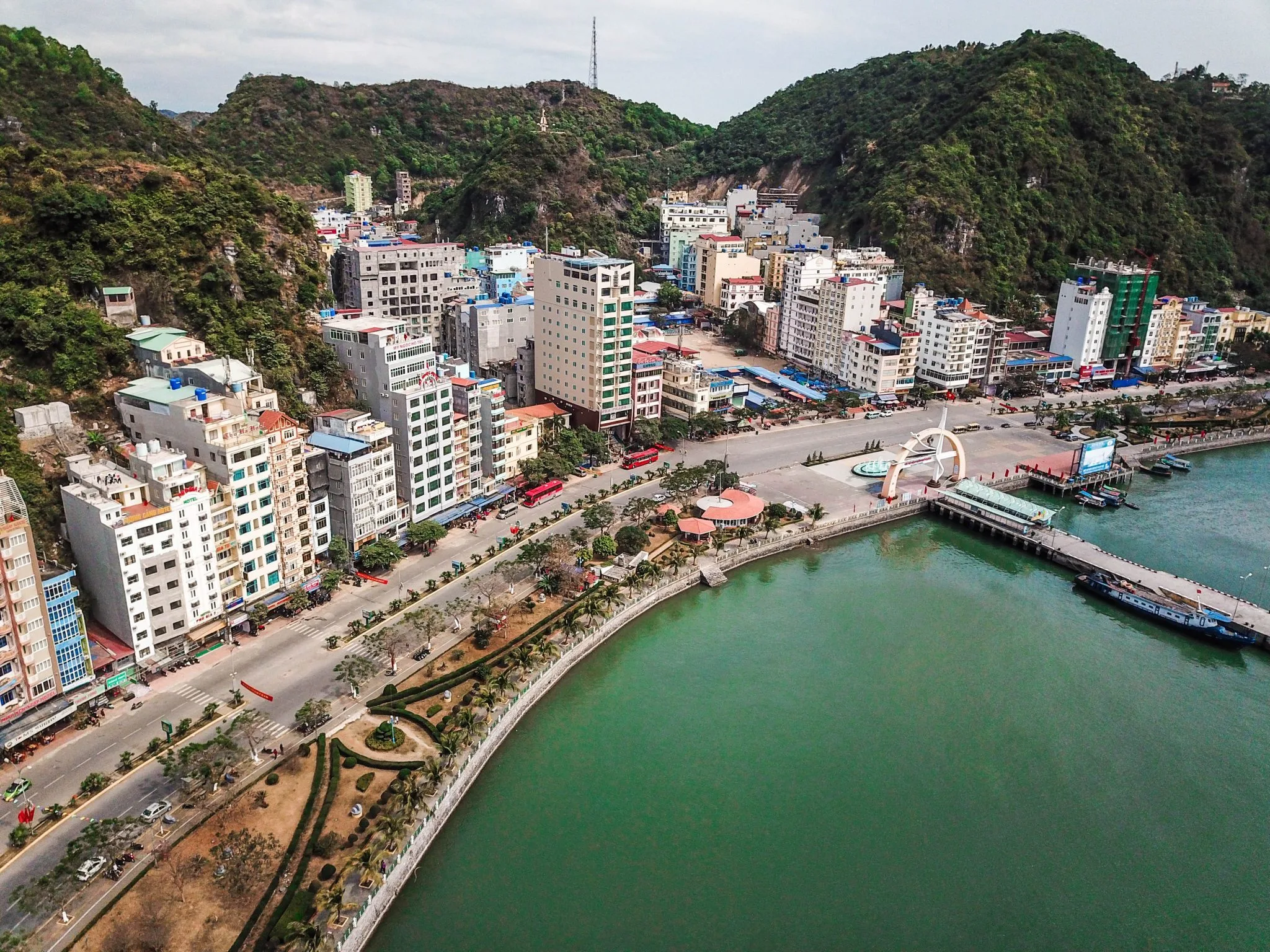 Cat Ba Town