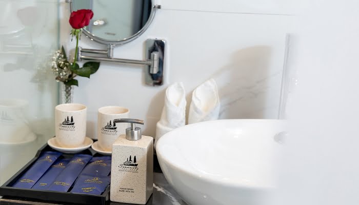 Halong Serenity Cruises Bathroom