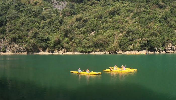 Kayaking Lan Ha Bay