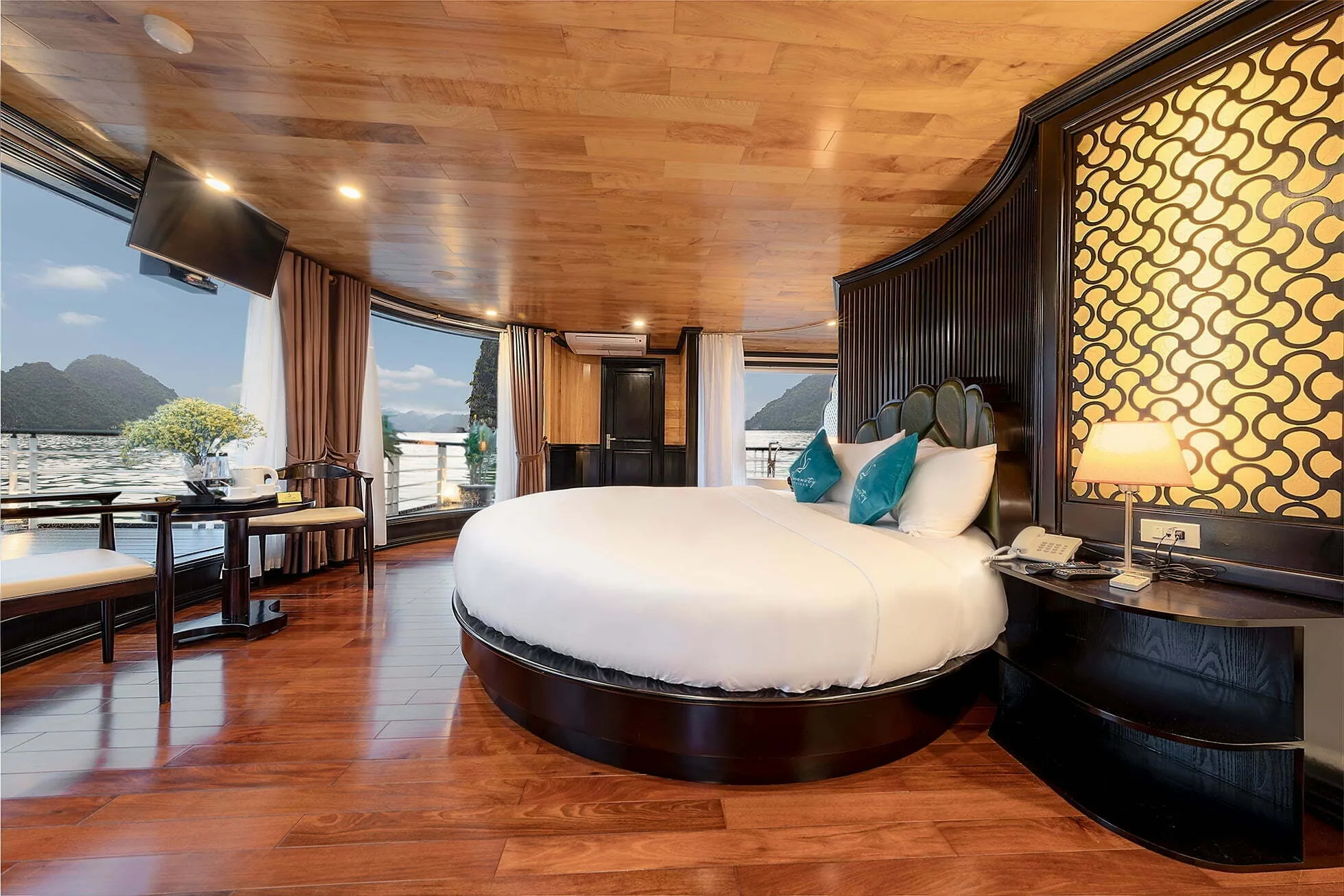 Moon Suite Cabin Halong Serenity Cruises
