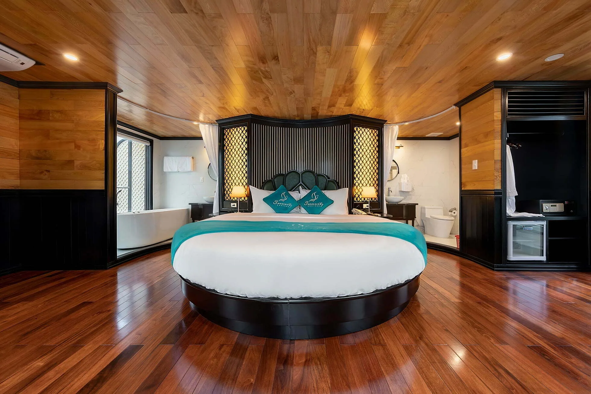 Moon Suite Cabin Halong Serenity Cruises