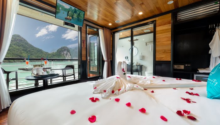 Senior Suite Cabin Halong Serenity Cruises