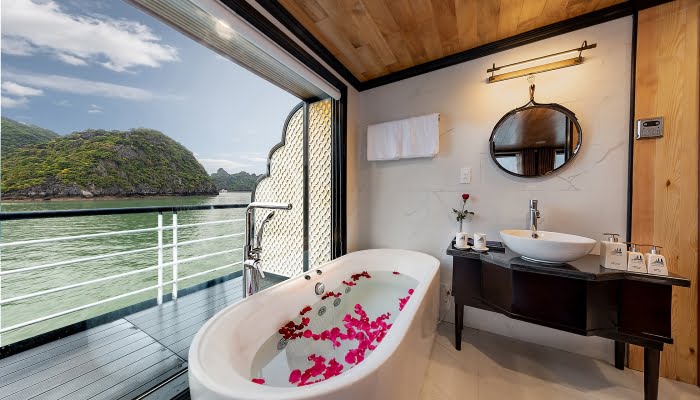 Terrace Moon Suite có phòng tắm