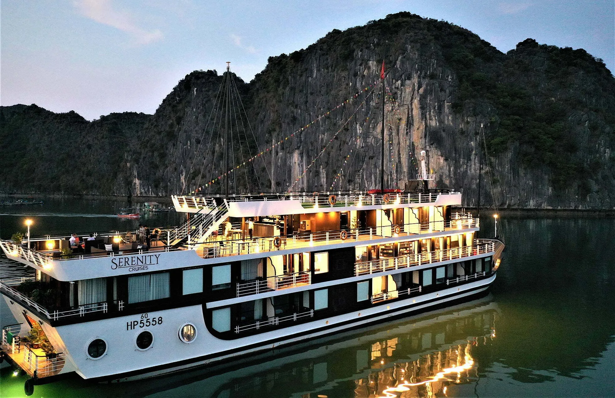 Lan Ha Bay 2 day 1 night | Halong Bay 2 day 1 night Serenity Cruises